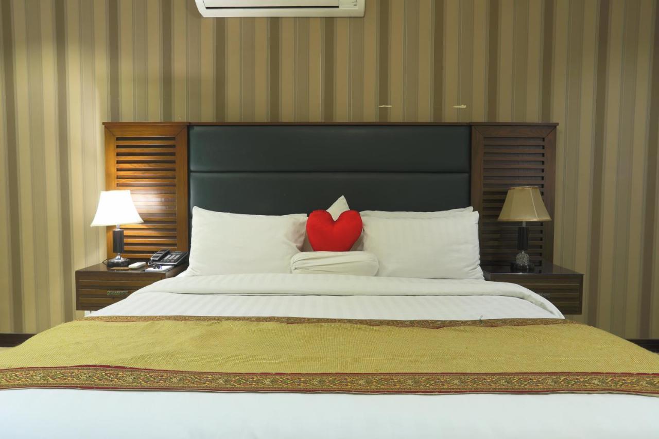 Rachna Hotel Gujranwala Esterno foto