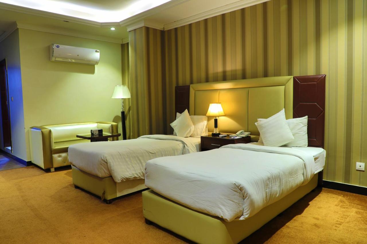 Rachna Hotel Gujranwala Esterno foto